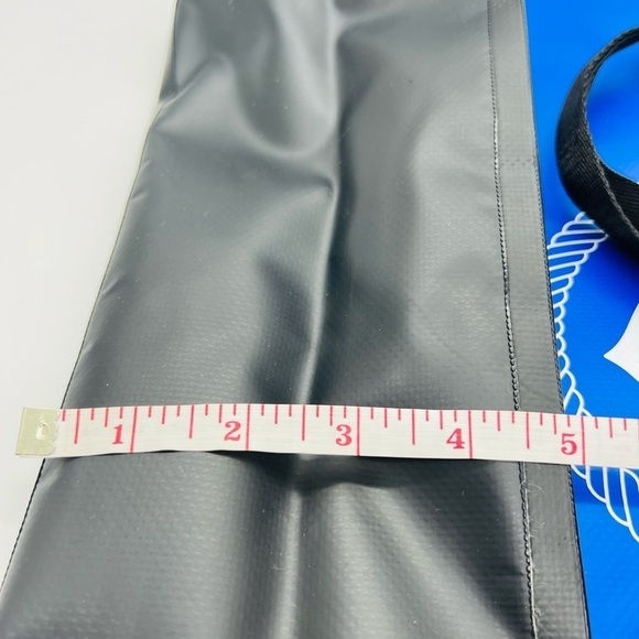 VITAMIN SEA BLUE AND BLACK WATERPROOF AND SAND PROOF ZIPPERED TOTE - Picture 14 of 16